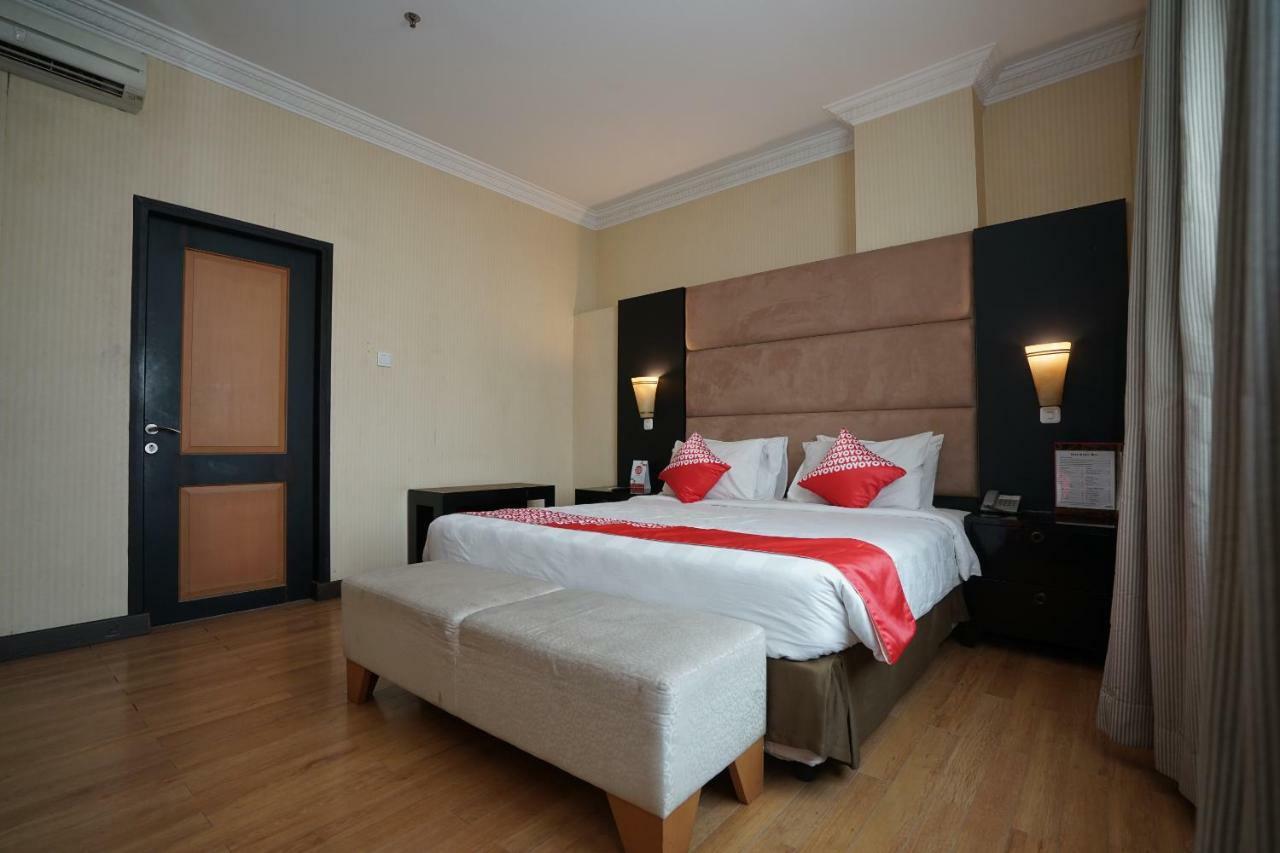 Capital O 1128 Hotel Imara Palembang Exterior foto