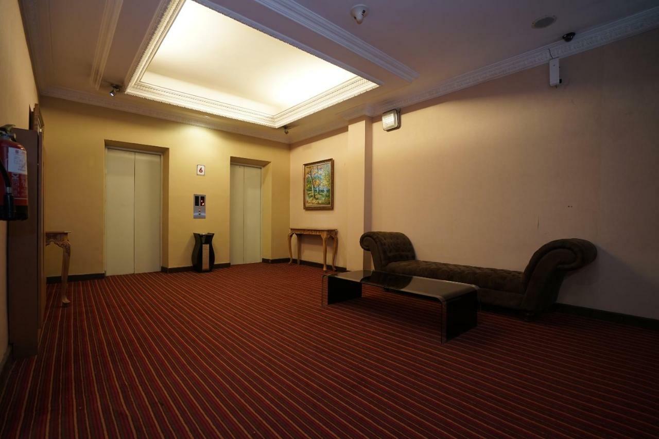 Capital O 1128 Hotel Imara Palembang Exterior foto